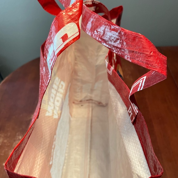 Durable plastic feed sack tote. - Picture 6 of 6